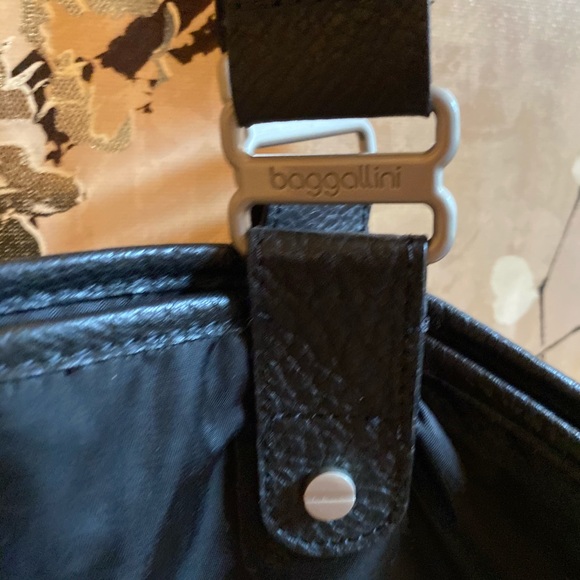 Baggallini Nylon Multiple compartment Tote - Picture 6 of 8